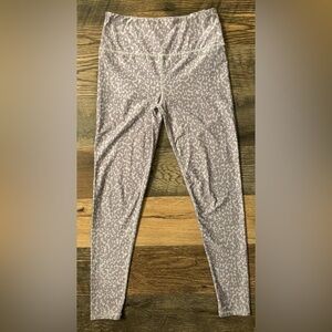 Kyodan Lounge Yoga Gym leggings White and Grey leopard Size Medium‎